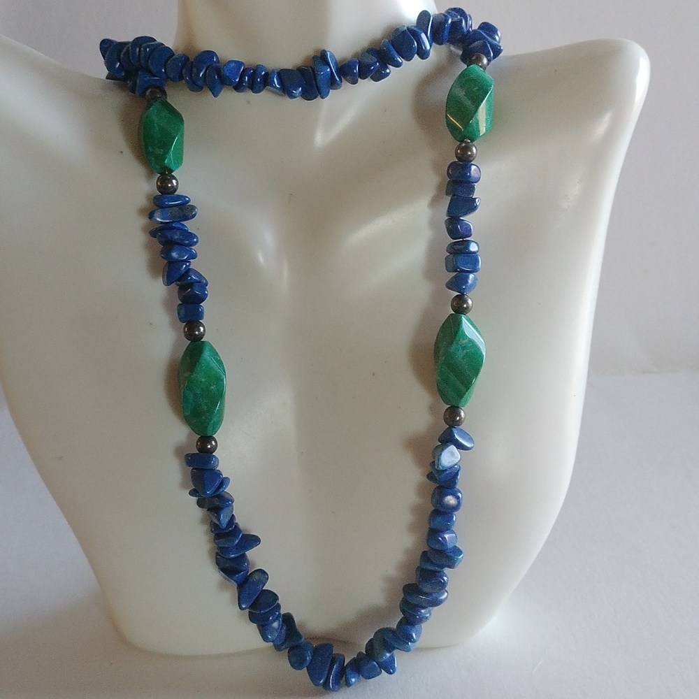 CHINESE VINTAGE GENUINE BLUE LAPIS GREEN CARVED MALACHITE NECKLACE 28" LONG